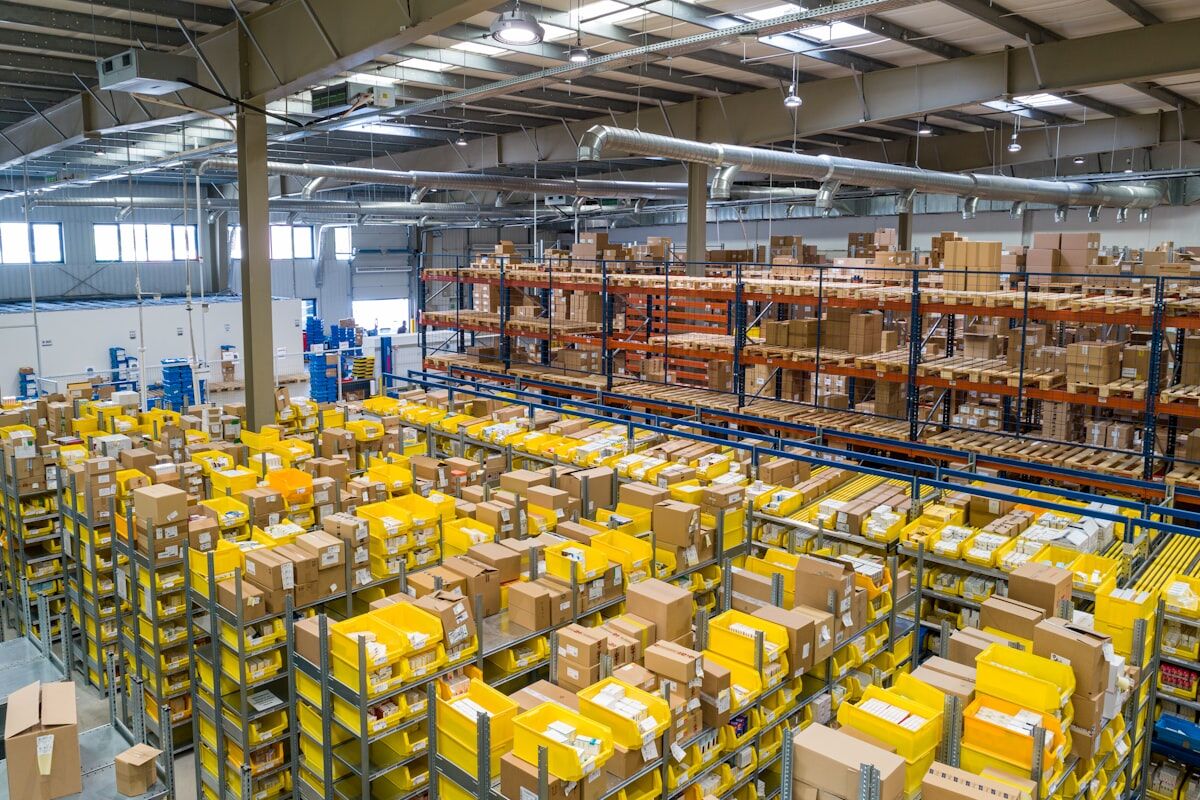 Warehouse racking with order picking bins
